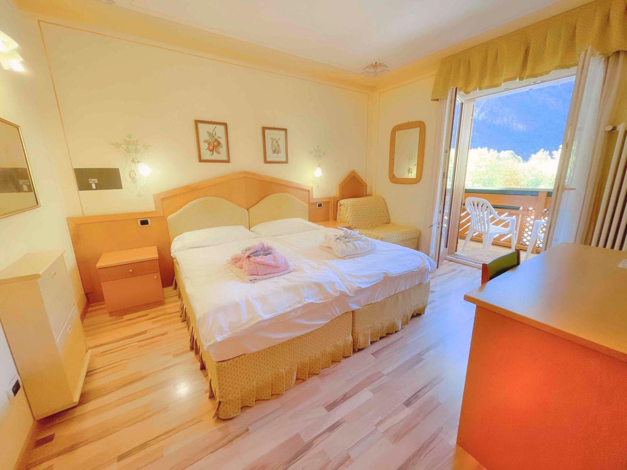 Alledolomiti Boutique Lake Hotel - Adults Friendly Molveno Exterior photo