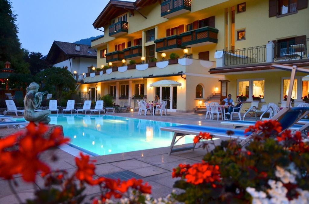 Alledolomiti Boutique Lake Hotel - Adults Friendly Molveno Exterior photo